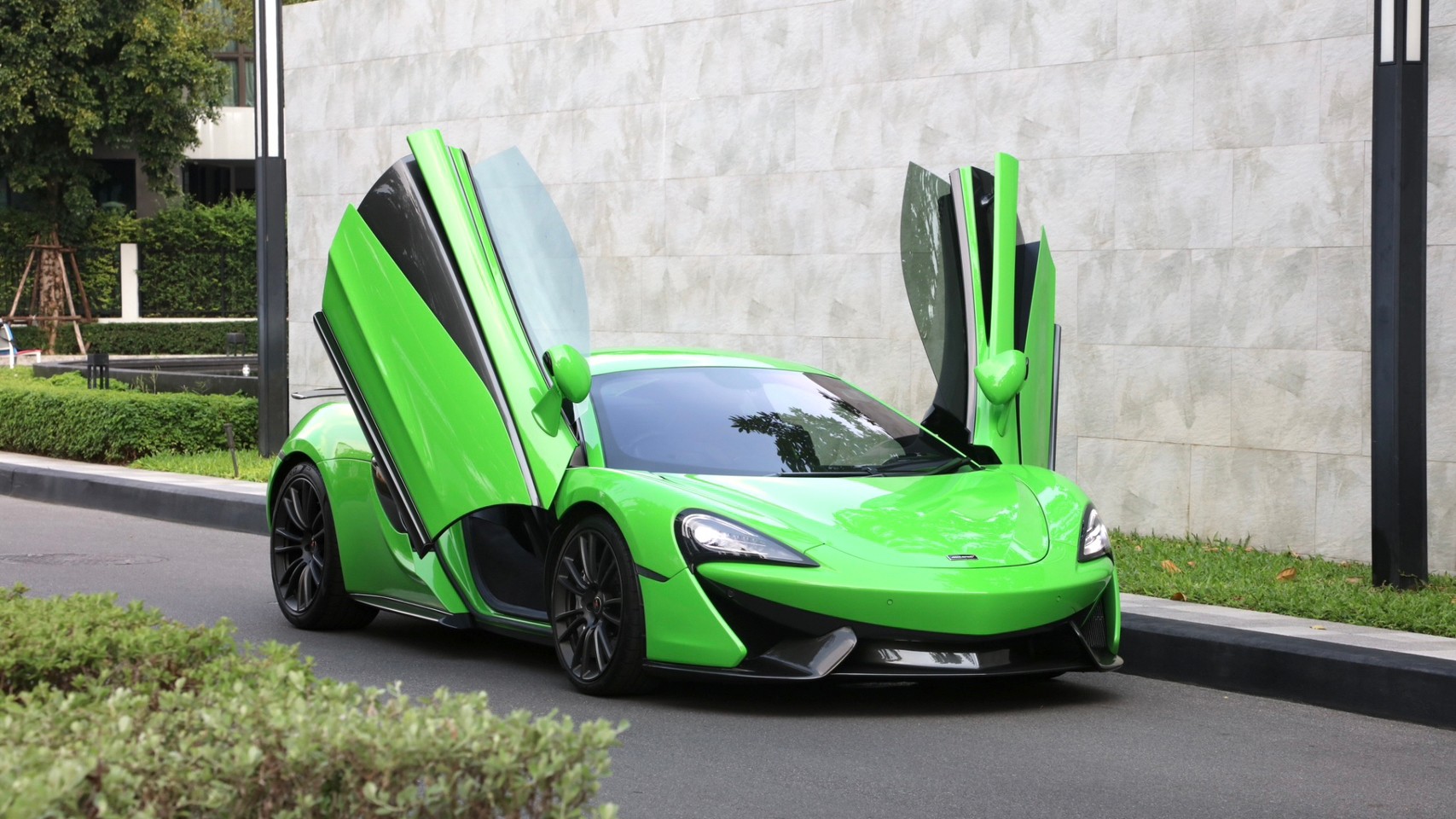 2019 McLaren 570S สีเขียว