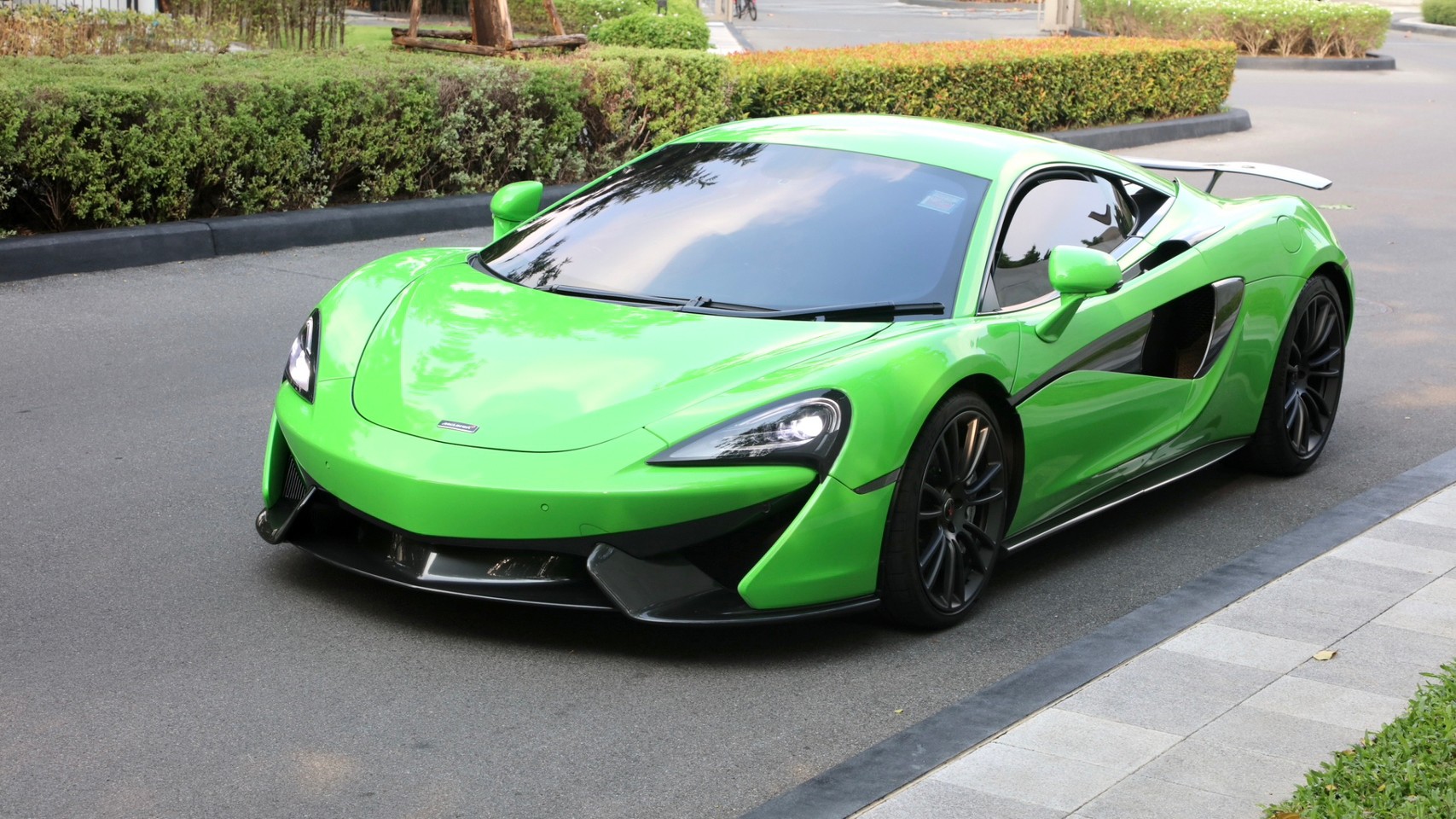 2019 McLaren 570S สีเขียว