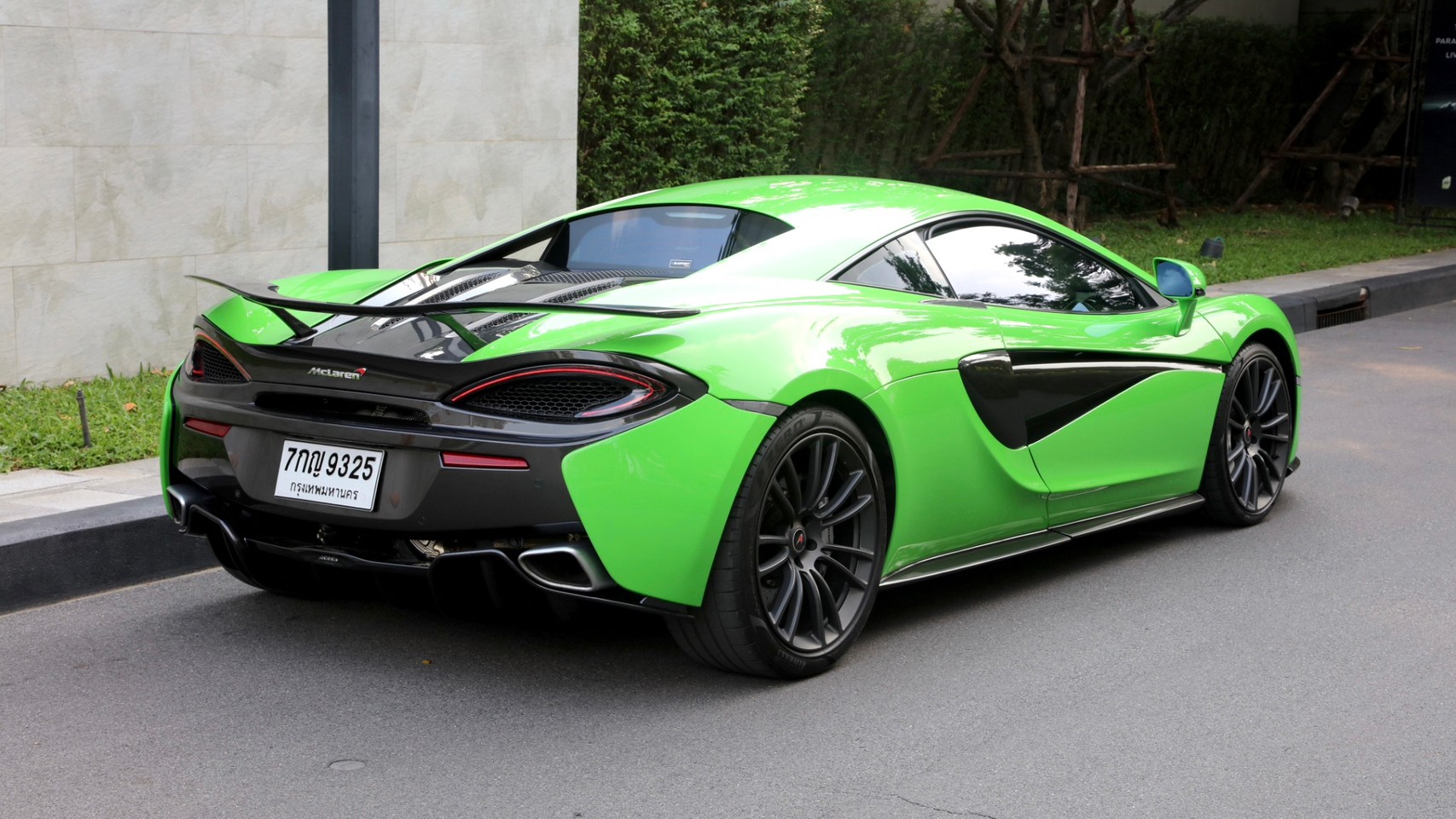 2019 McLaren 570S สีเขียว