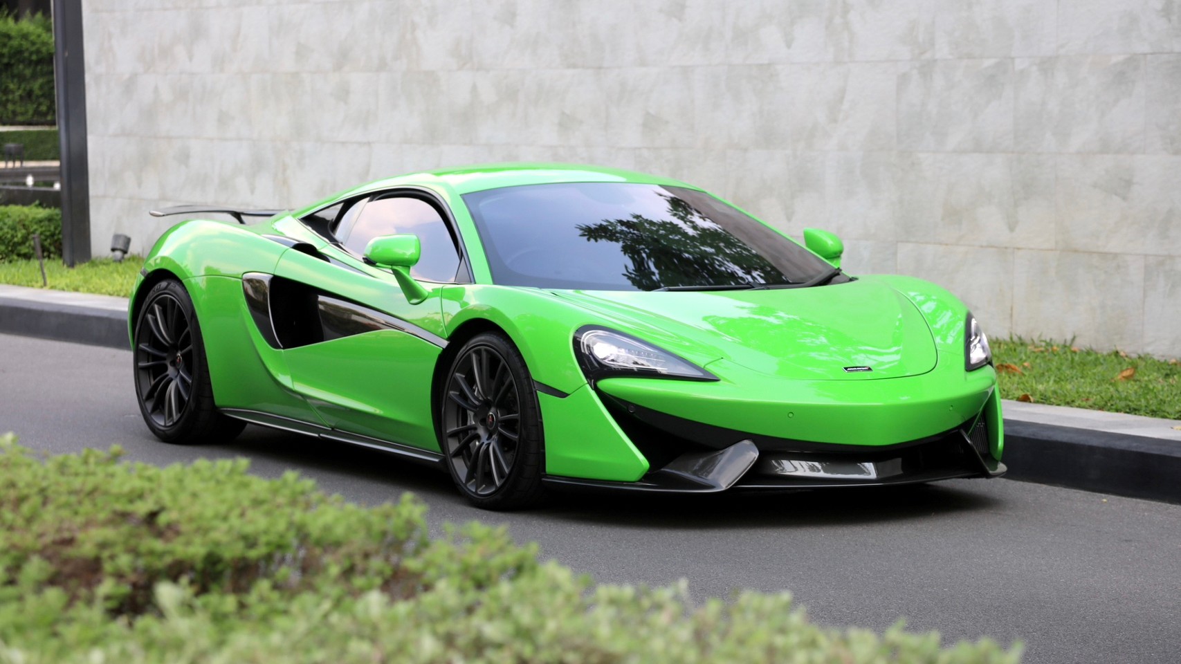 2019 McLaren 570S สีเขียว