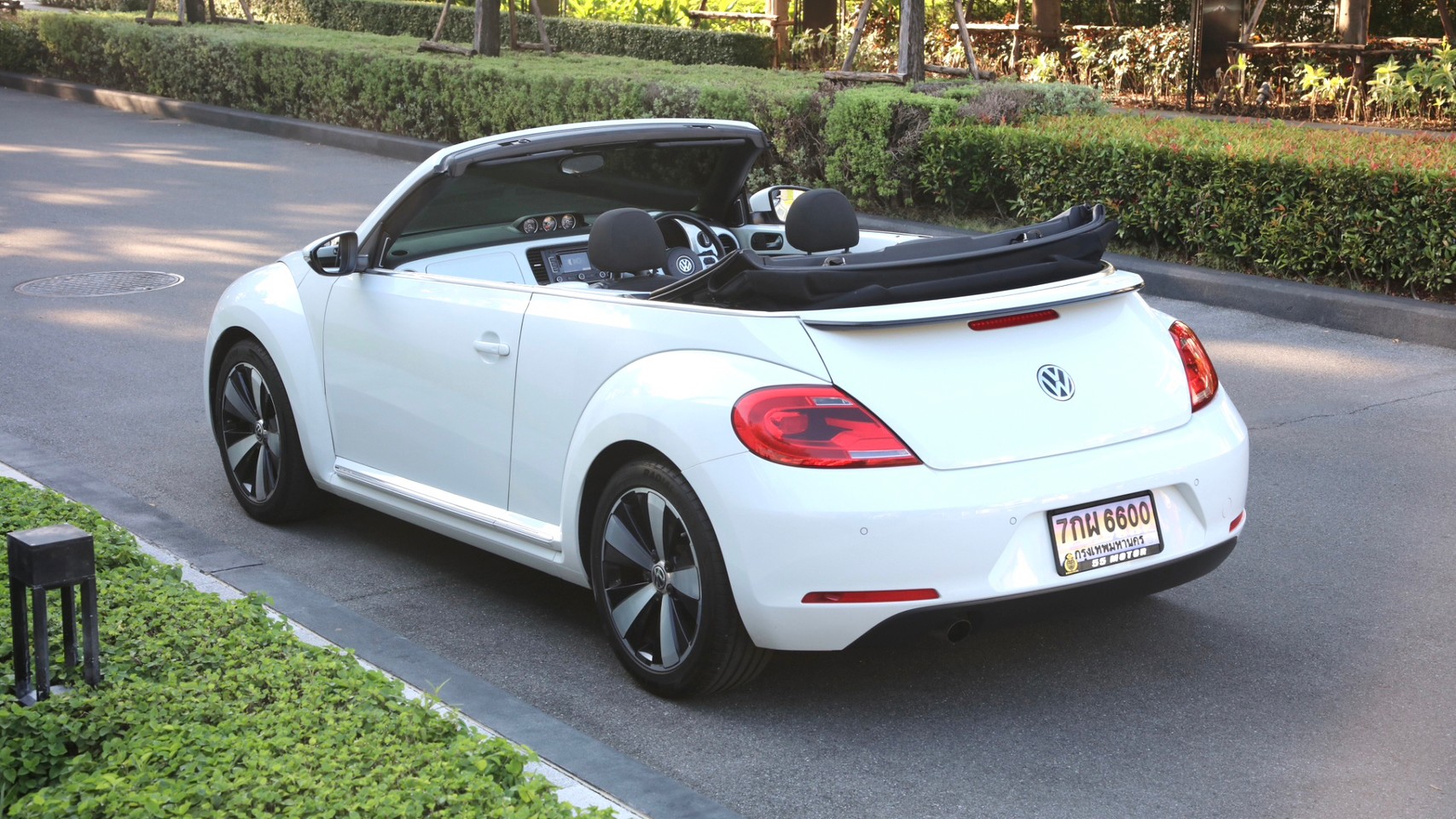 2014 Volkswagen Beetle สีขาว (รูปที่ 12)