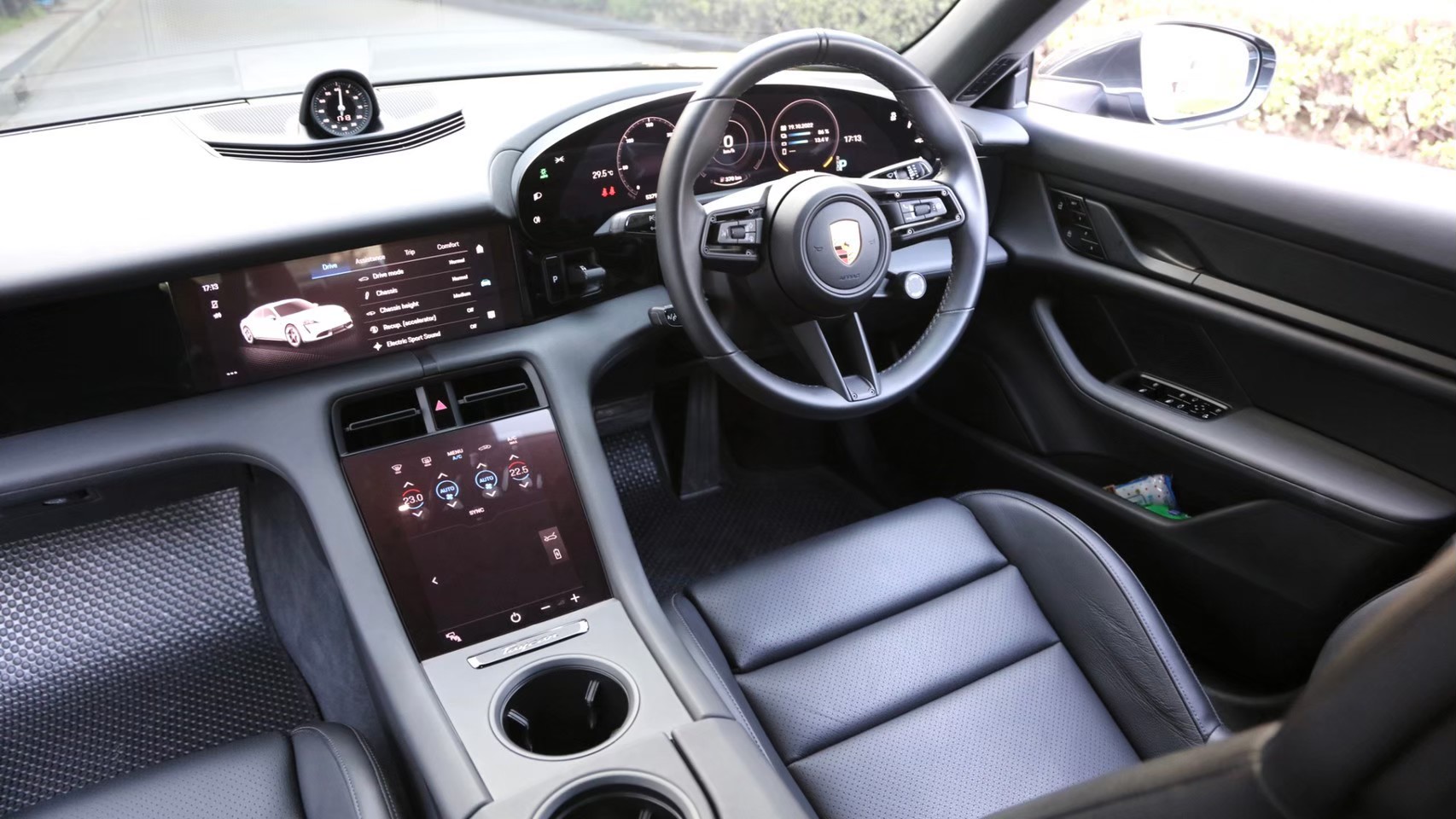 2022 Porsche TAYCAN 4S สีดำ (รูปที่ 13)