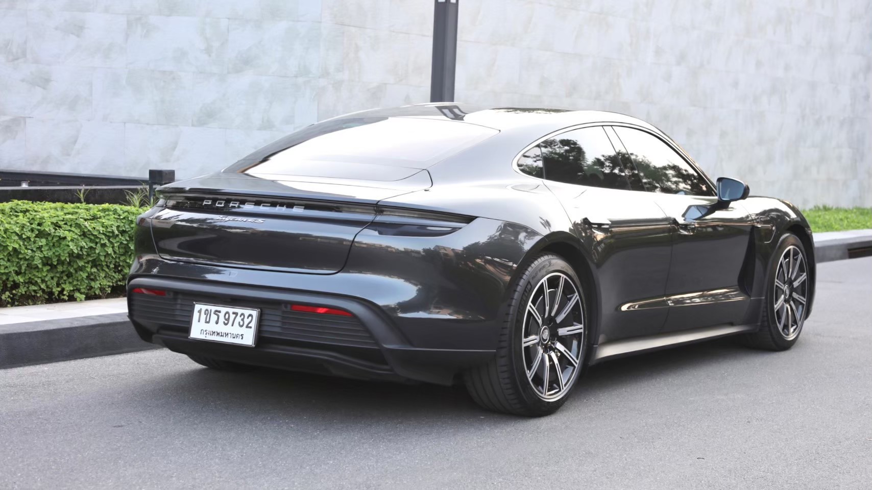 2022 Porsche TAYCAN 4S สีดำ (รูปที่ 16)