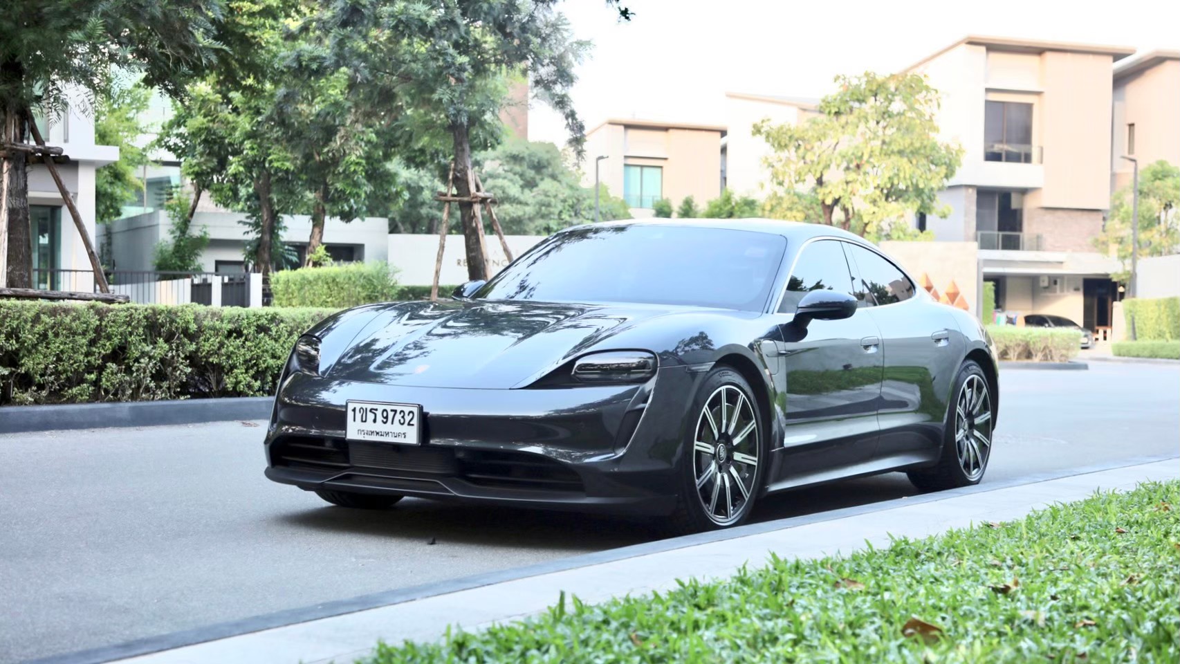 2022 Porsche TAYCAN 4S สีดำ