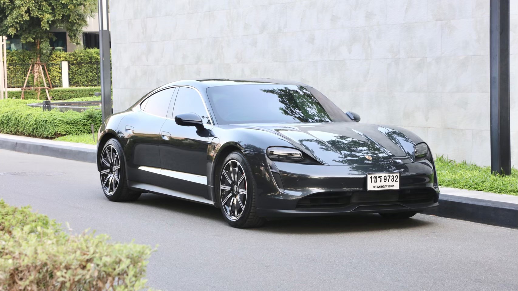 2022 Porsche TAYCAN 4S สีดำ (รูปที่ 18)