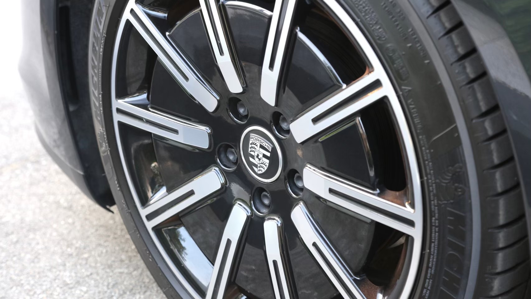 2022 Porsche TAYCAN 4S สีดำ (รูปที่ 15)