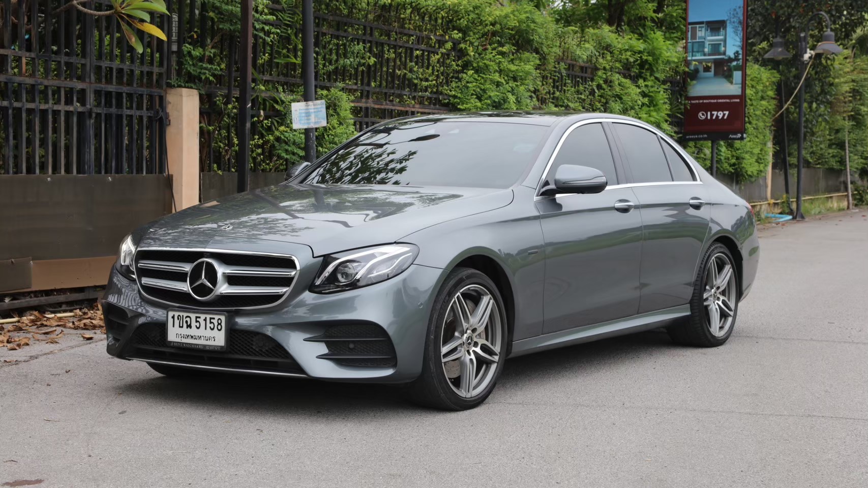 2018 Mercedes-Benz E-Class W213 E350 สีเทา (รูปที่ 2)