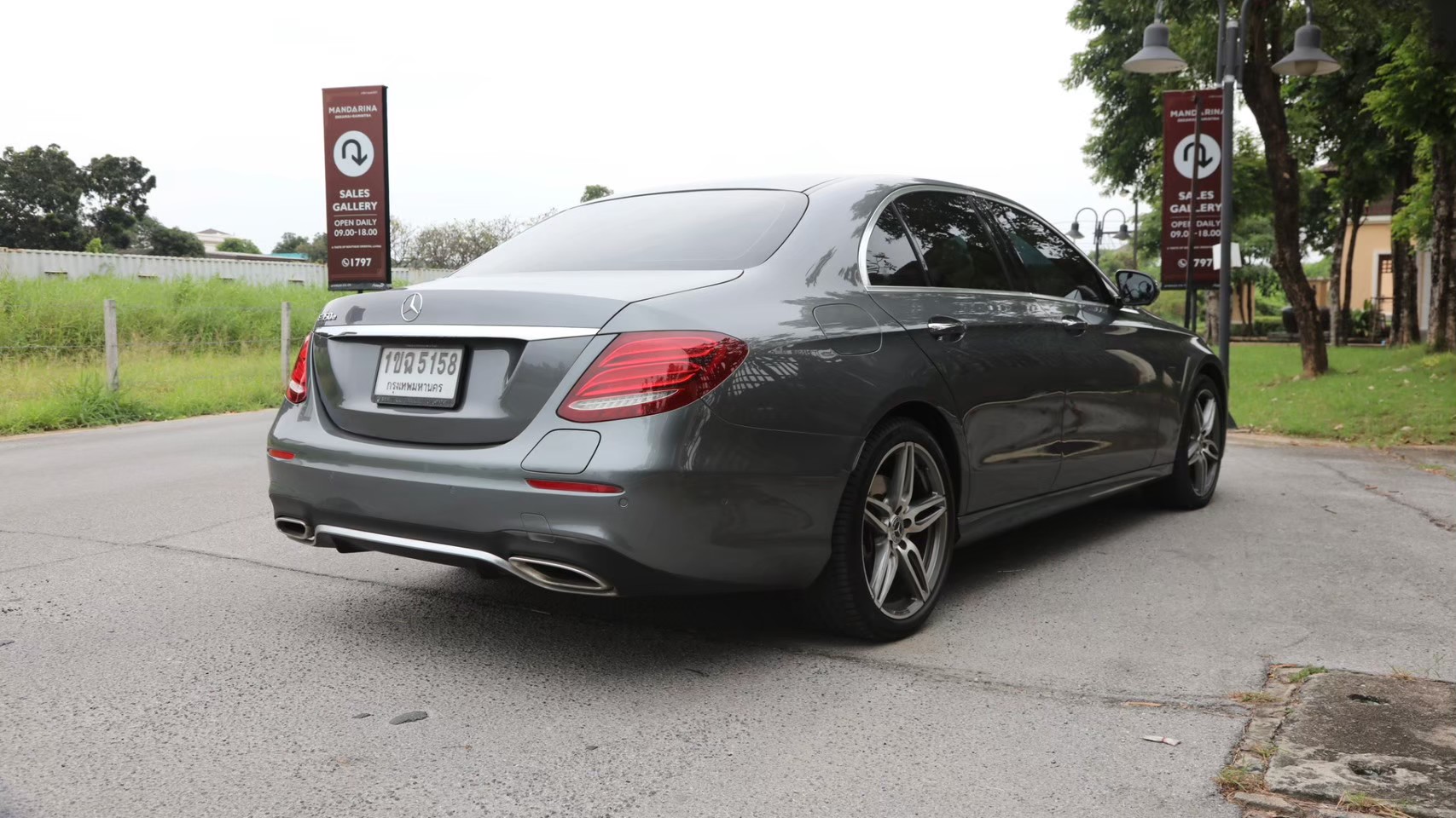 2018 Mercedes-Benz E-Class W213 E350 สีเทา (รูปที่ 15)