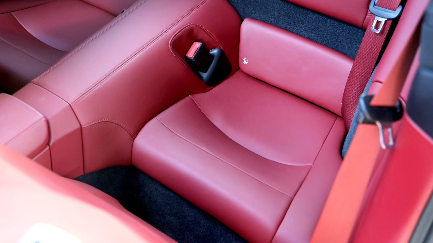 2020 Porsche Porsche Carrera S (992) สีขาว (รูปที่ 5)