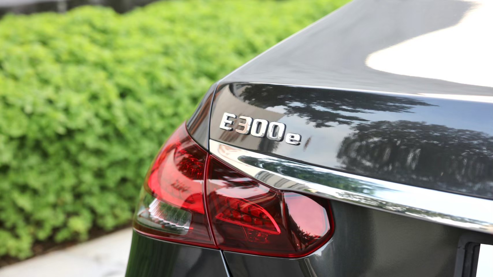 2022 Mercedes-Benz E300E AMG สีดำ (รูปที่ 4)
