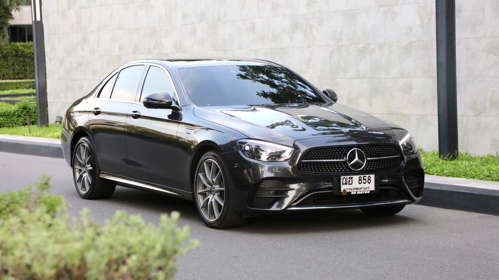 2022 Mercedes-Benz E300E AMG สีดำ (รูปที่ 5)
