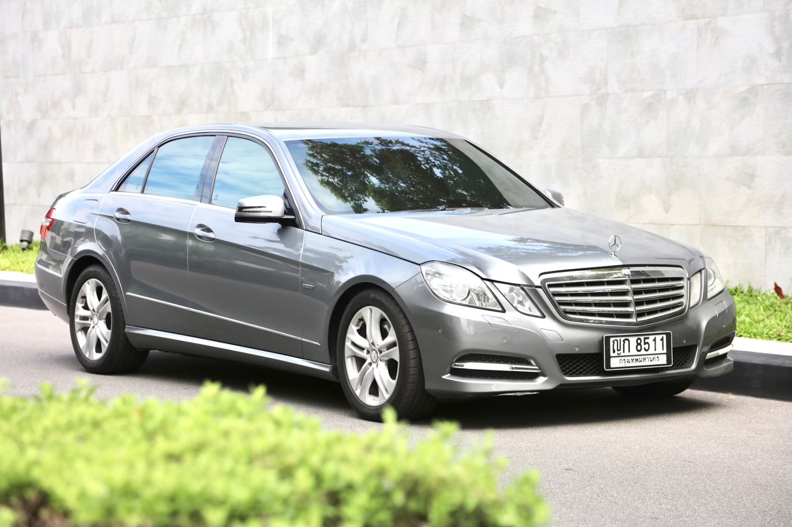 2010 Mercedes-Benz E-Class W212 E250 สีเทา (รูปที่ 2)