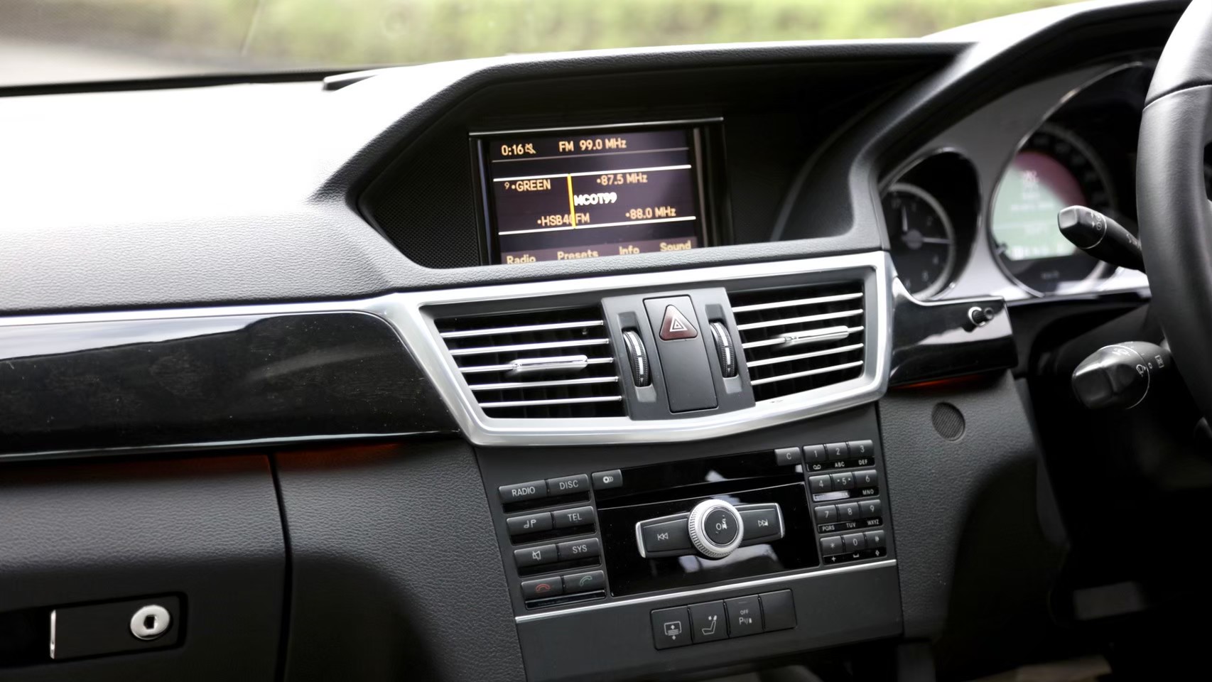 2010 Mercedes-Benz E-Class W212 E250 สีเทา (รูปที่ 6)