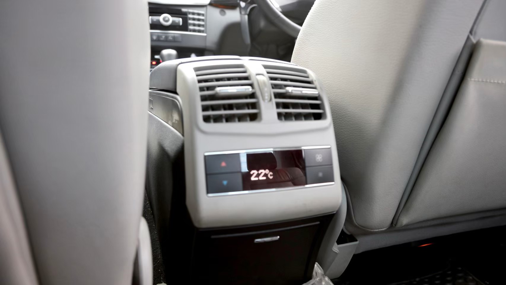 2010 Mercedes-Benz E-Class W212 E250 สีเทา (รูปที่ 3)