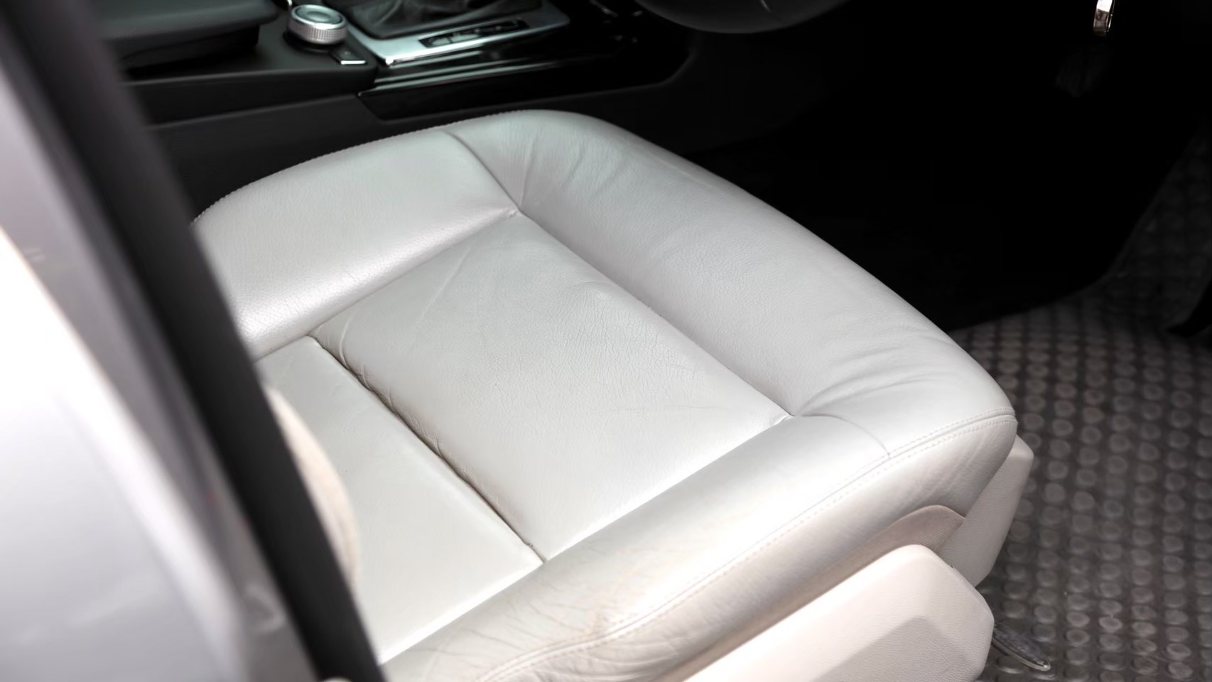 2010 Mercedes-Benz E-Class W212 E250 สีเทา (รูปที่ 8)