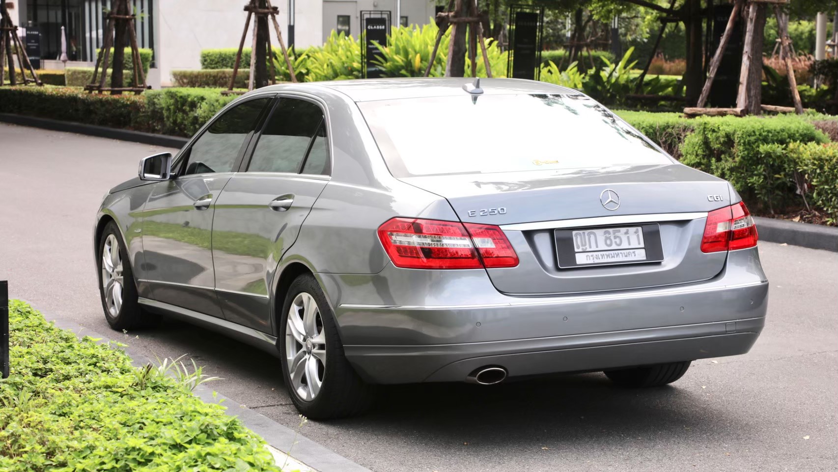 2010 Mercedes-Benz E-Class W212 E250 สีเทา (รูปที่ 11)