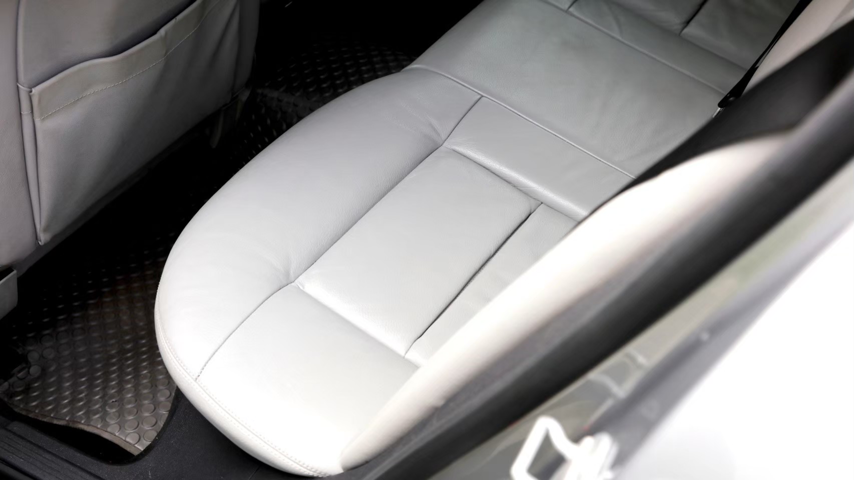 2010 Mercedes-Benz E-Class W212 E250 สีเทา (รูปที่ 7)