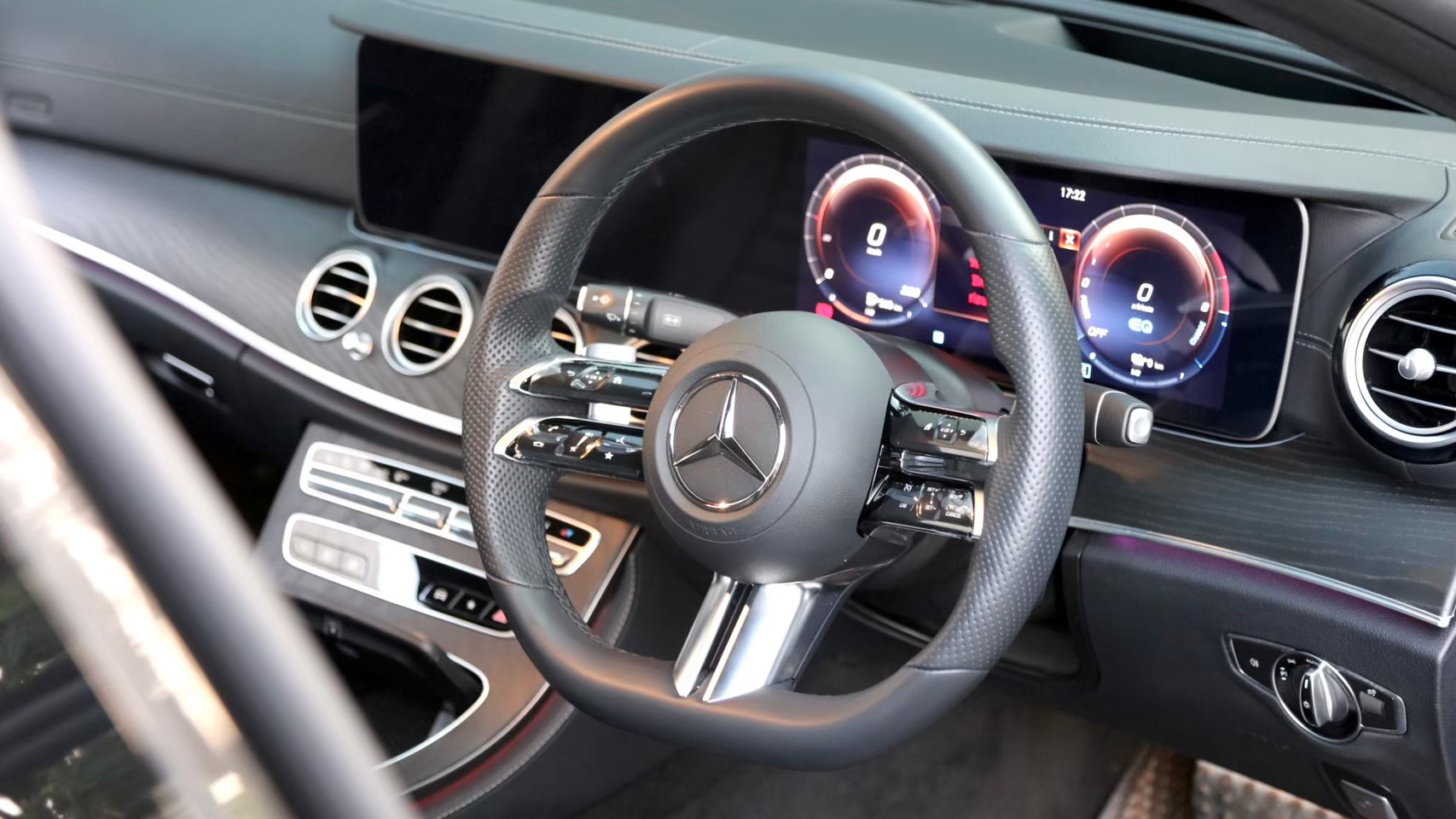 2021 Mercedes-Benz E-Class E300e AMG สีดำ