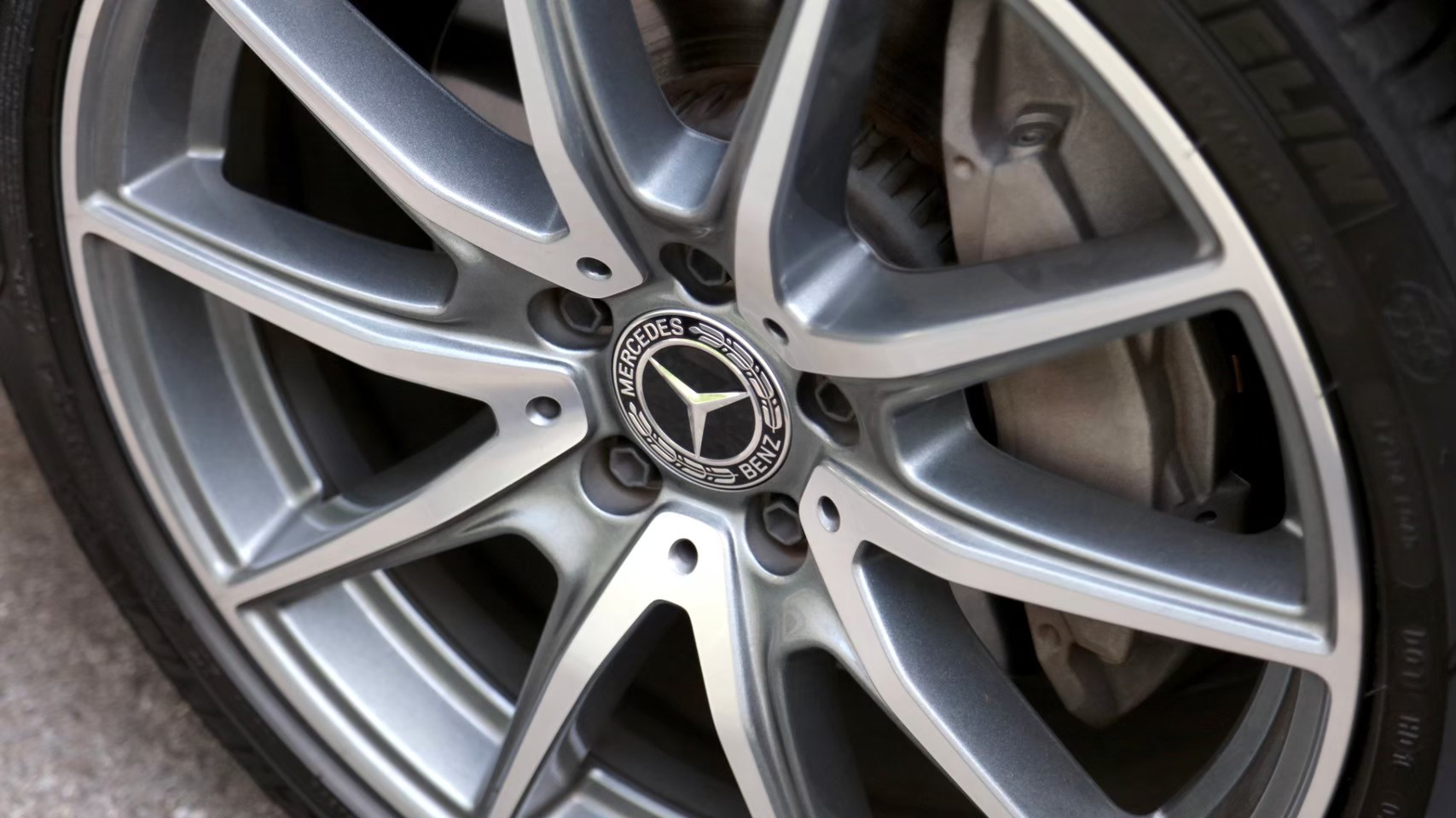 2021 Mercedes-Benz E-Class E300e AMG สีดำ (รูปที่ 3)