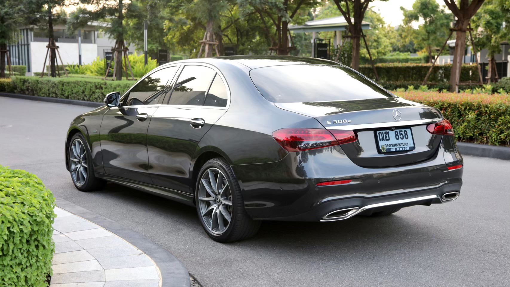 2021 Mercedes-Benz E-Class E300e AMG สีดำ