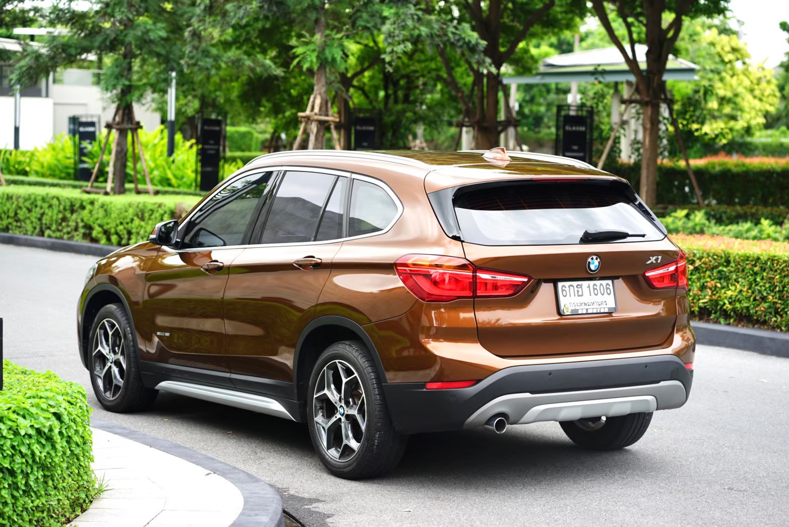 2017 BMW X1 sDrive 18i X-Line สีน้ำตาล