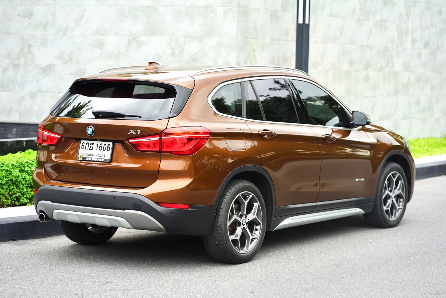 2017 BMW X1 sDrive 18i X-Line สีน้ำตาล