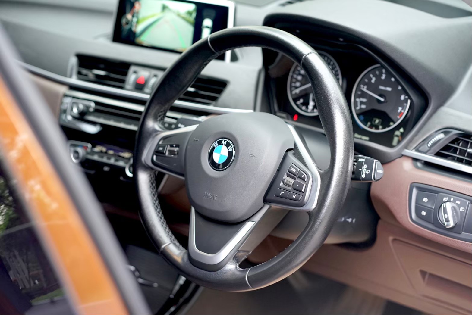 2017 BMW X1 sDrive 18i X-Line สีน้ำตาล (รูปที่ 7)