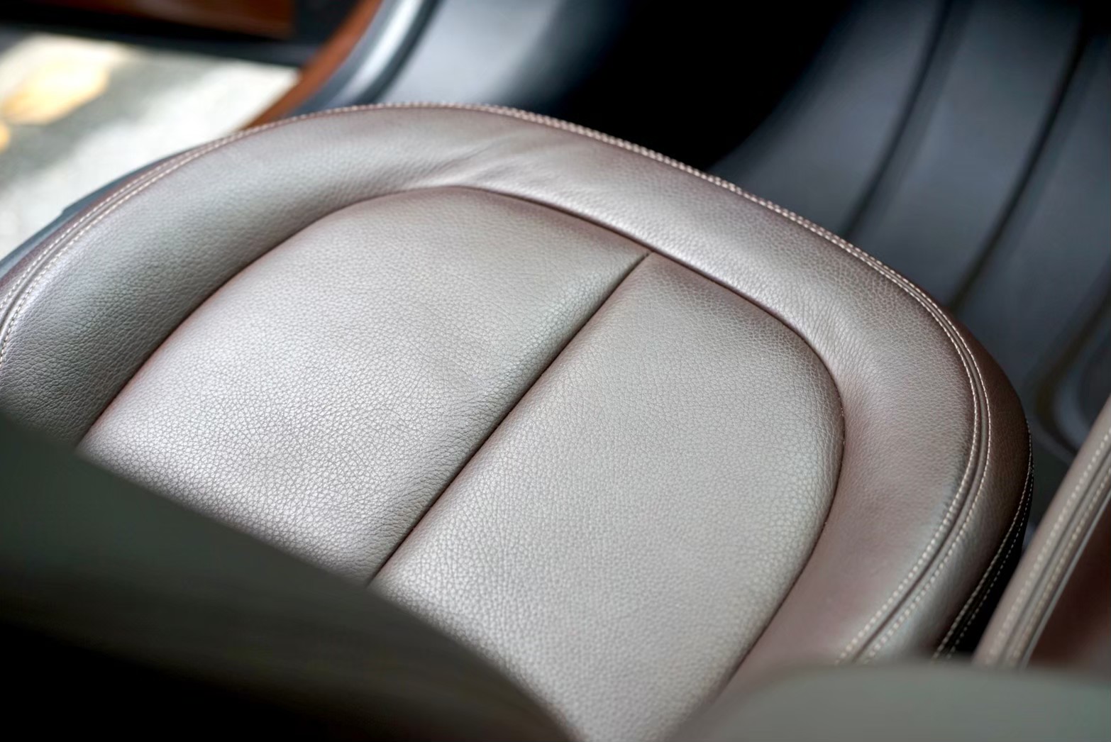 2017 BMW X1 sDrive 18i X-Line สีน้ำตาล (รูปที่ 3)