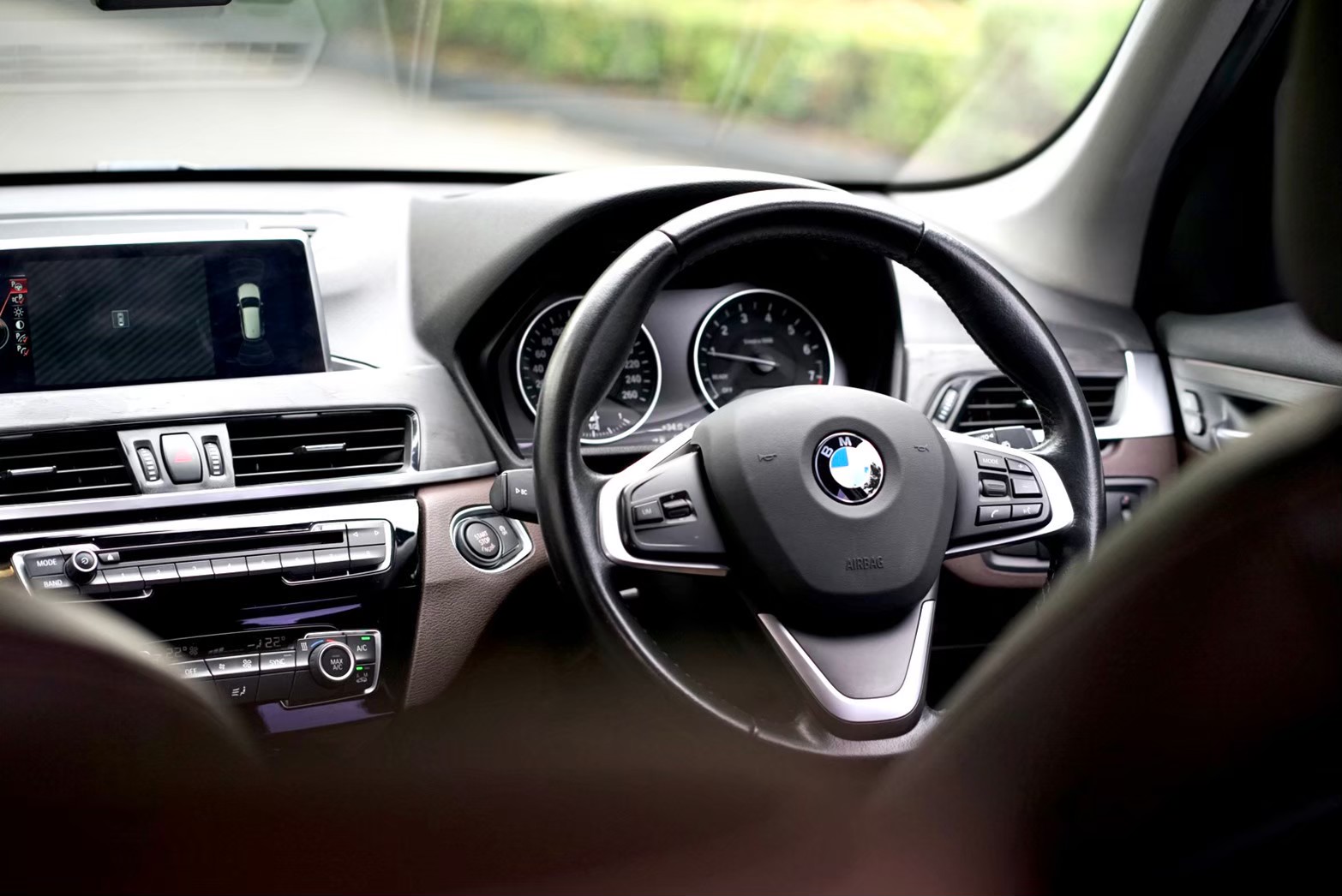 2017 BMW X1 sDrive 18i X-Line สีน้ำตาล (รูปที่ 8)