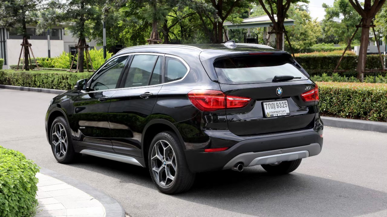 2017 BMW X1 SDRIVE 18i X-LINE สีดำ (รูปที่ 4)