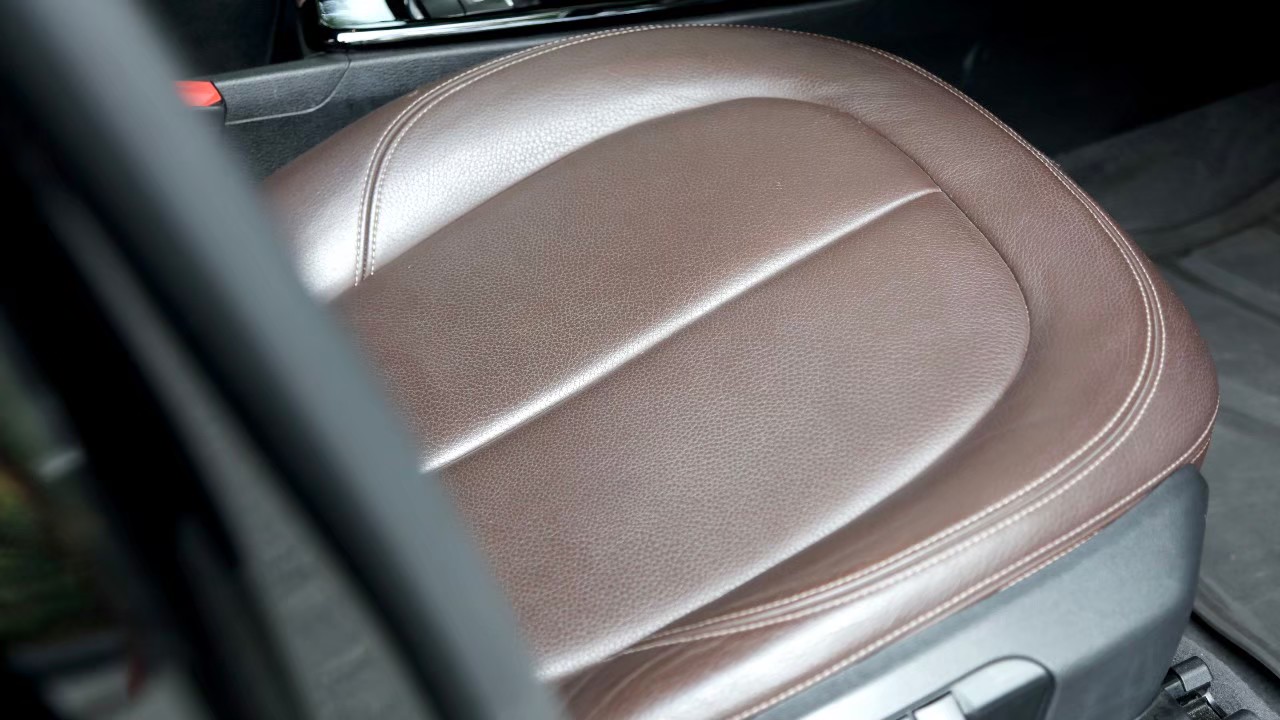 2017 BMW X1 SDRIVE 18i X-LINE สีดำ (รูปที่ 6)