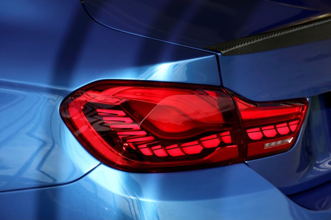 2022 BMW M4 2013 สีน้ำเงิน (รูปที่ 9)