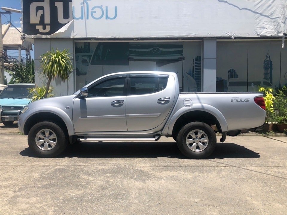 Mitsubishi Triton Double cab ปี 2014 สีเงิน (รูปที่ 4)