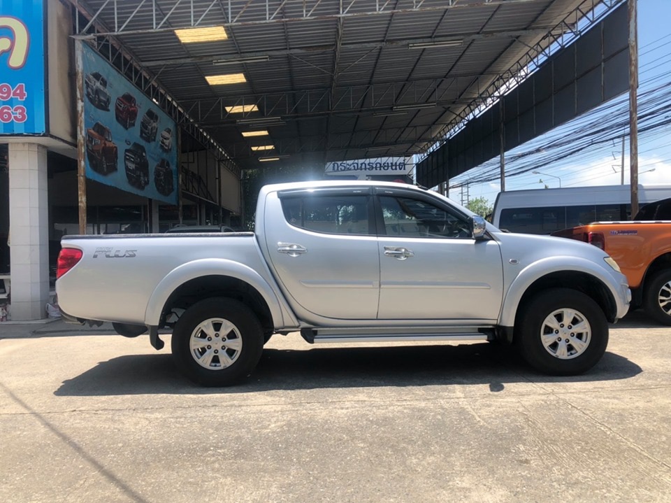Mitsubishi Triton Double cab ปี 2014 สีเงิน (รูปที่ 8)