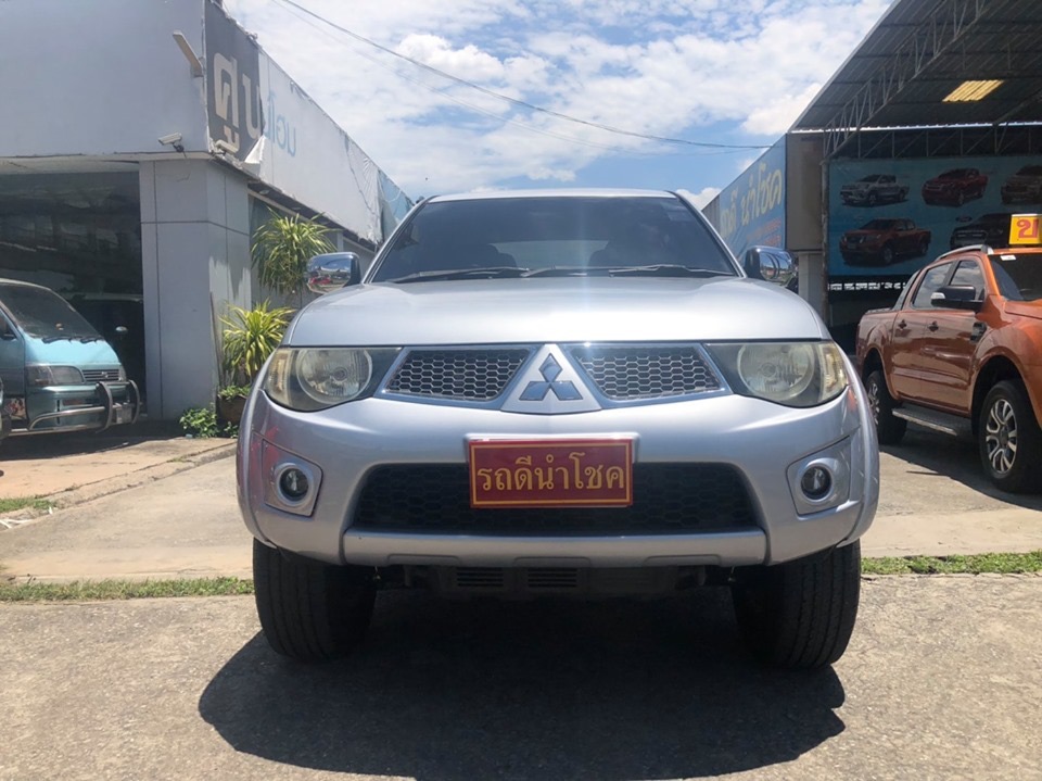 Mitsubishi Triton Double cab ปี 2014 สีเงิน (รูปที่ 2)