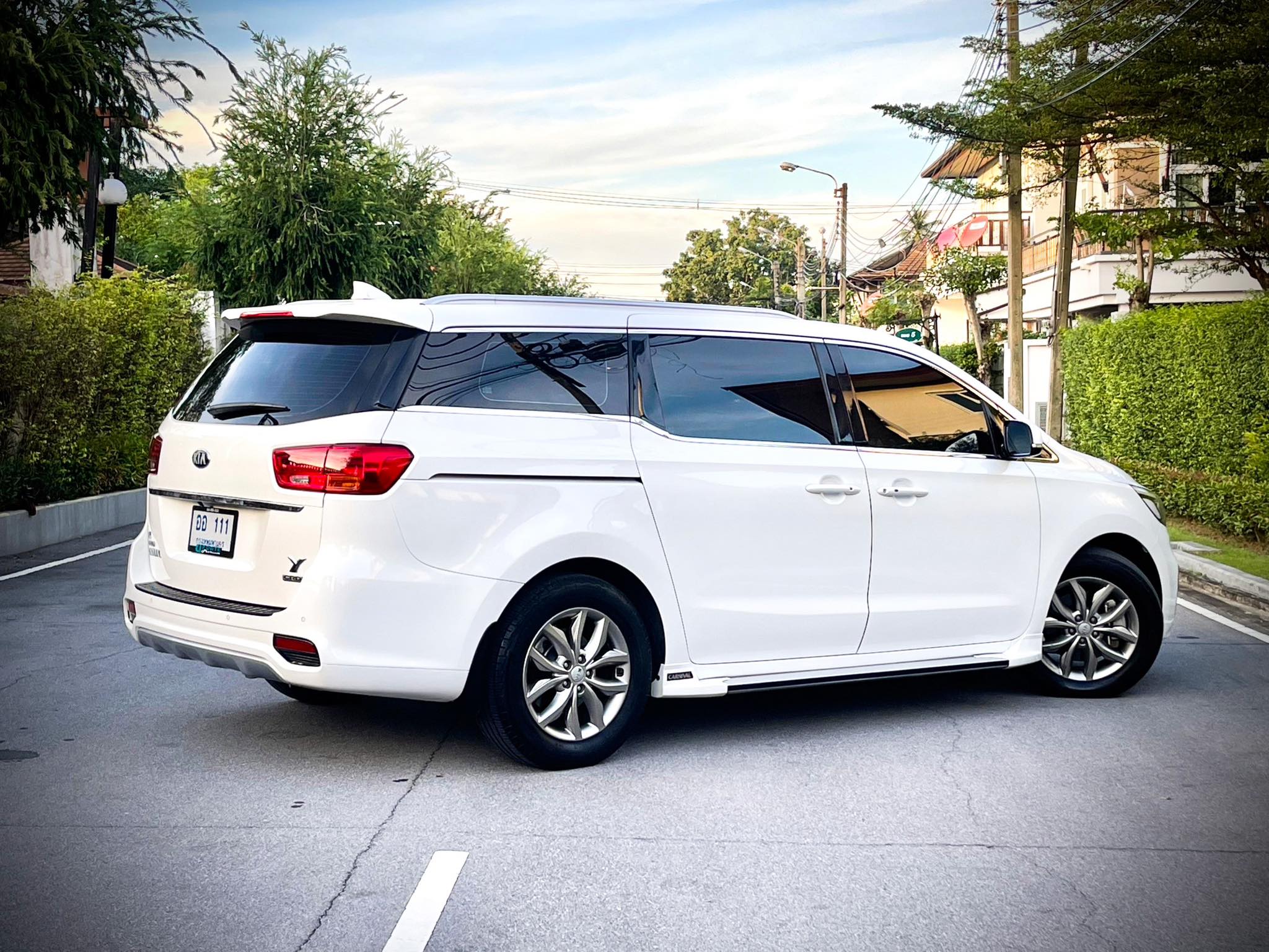 KIA Grand Carnival ขายถูกที่สุดในโลกมนุษย์