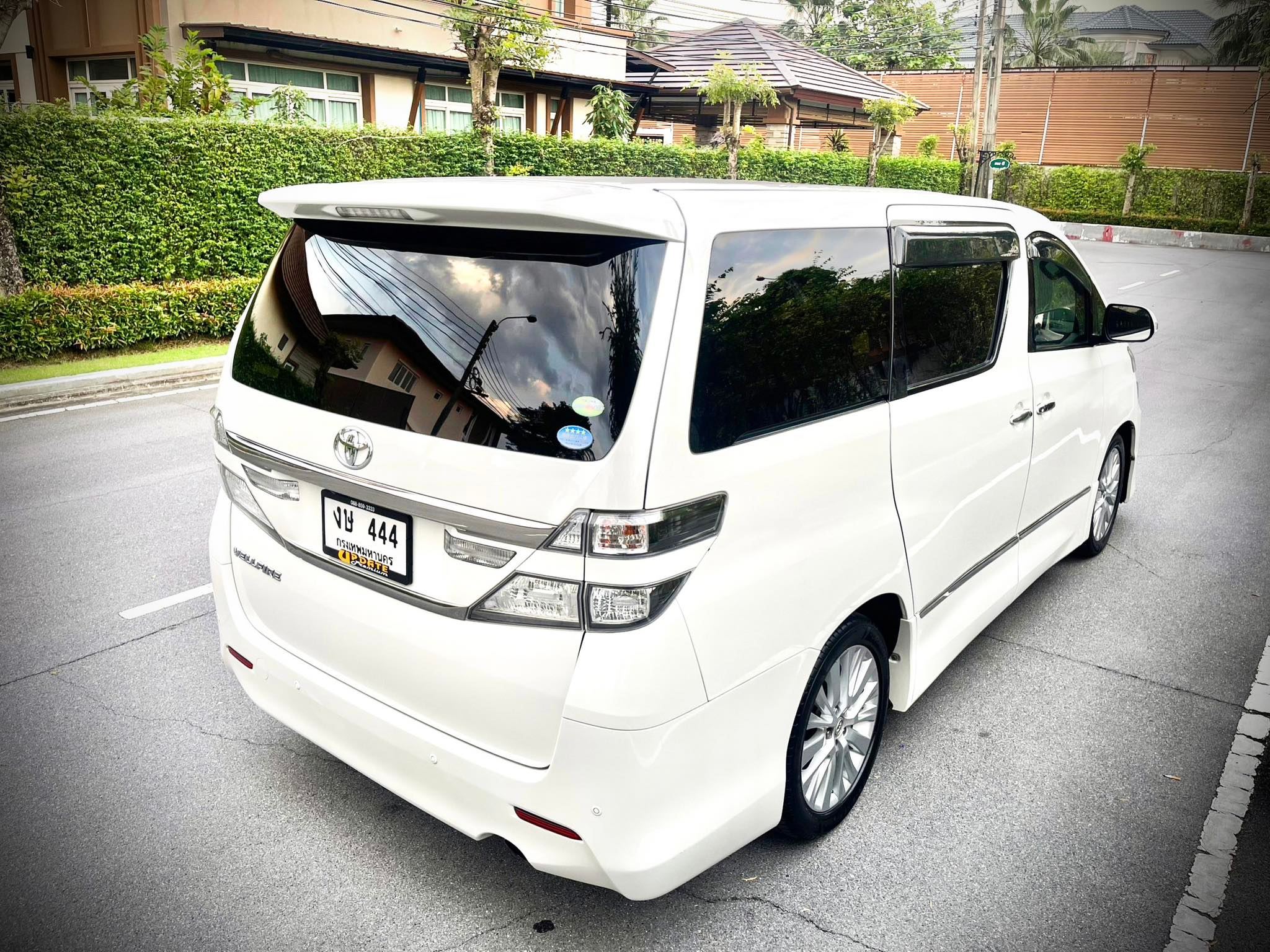 Toyota Vellfire ZG รถมือเดียว ต้องบอกโคตรใหม่