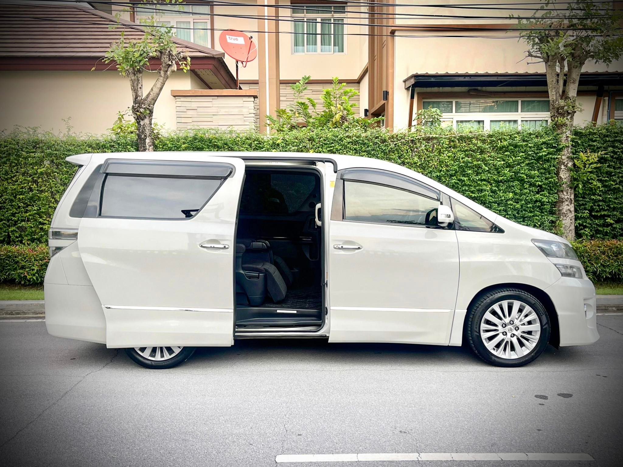 Toyota Vellfire ZG รถมือเดียว ต้องบอกโคตรใหม่