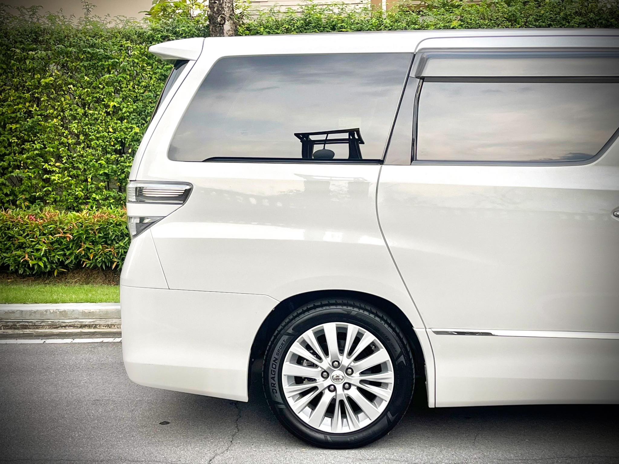 Toyota Vellfire ZG รถมือเดียว ต้องบอกโคตรใหม่ (รูปที่ 8)