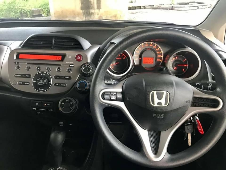 Honda Jazz GE ปี 2011 สีขาว (รูปที่ 4)