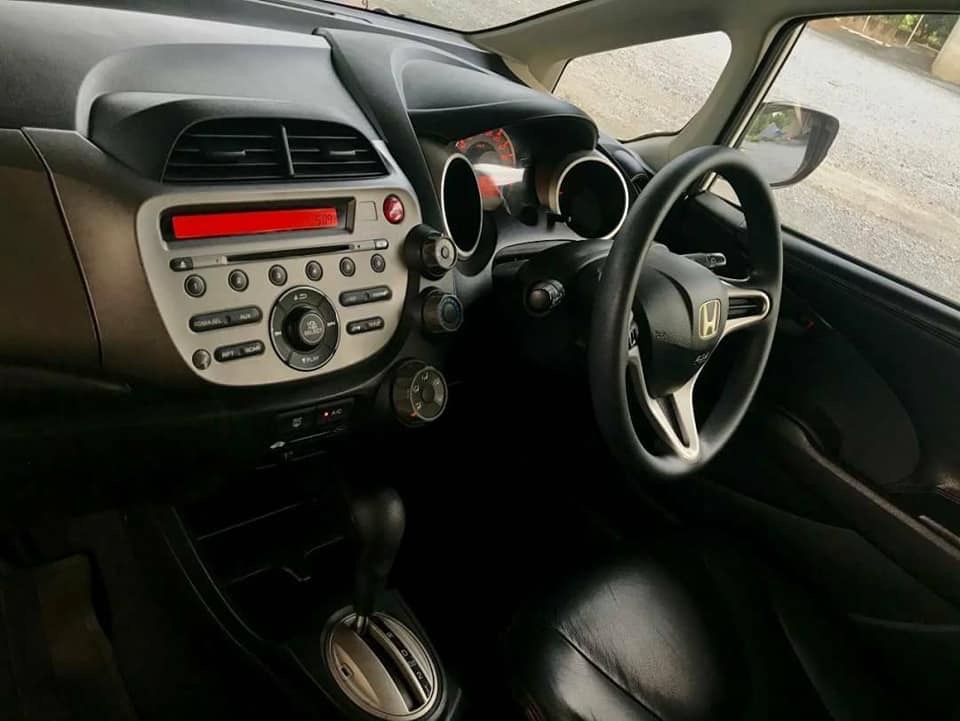 Honda Jazz GE ปี 2011 สีขาว (รูปที่ 5)