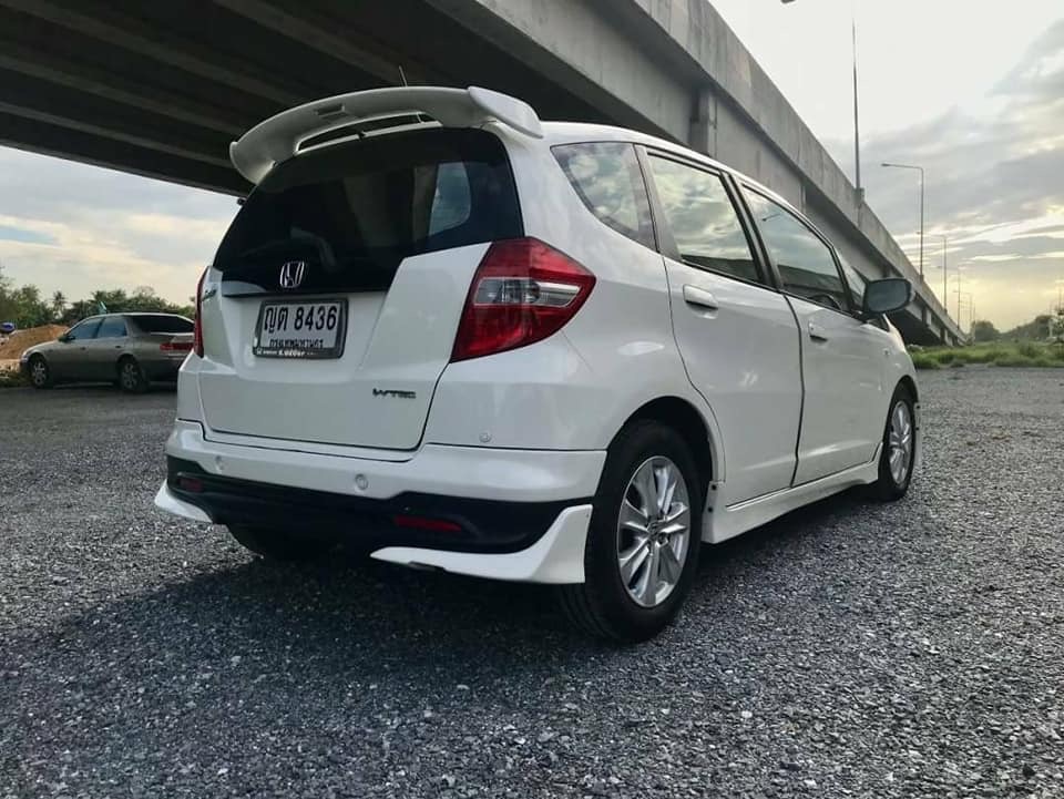 Honda Jazz GE ปี 2011 สีขาว