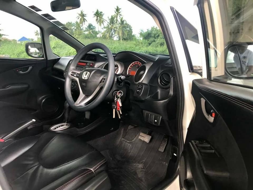 Honda Jazz GE ปี 2011 สีขาว (รูปที่ 6)