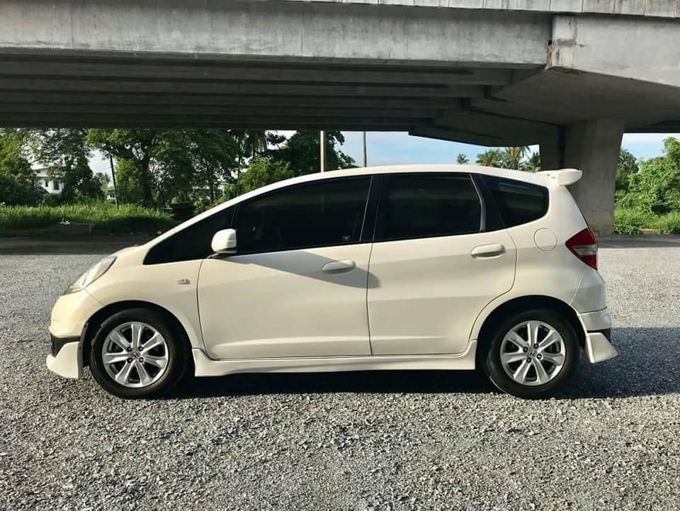 Honda Jazz GE ปี 2011 สีขาว