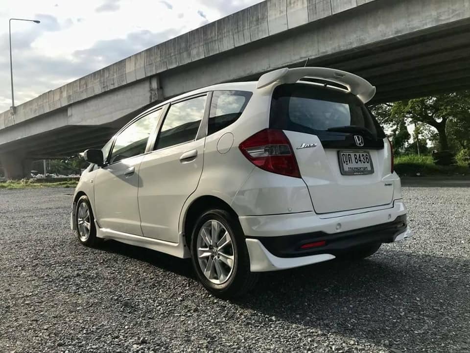 Honda Jazz GE ปี 2011 สีขาว