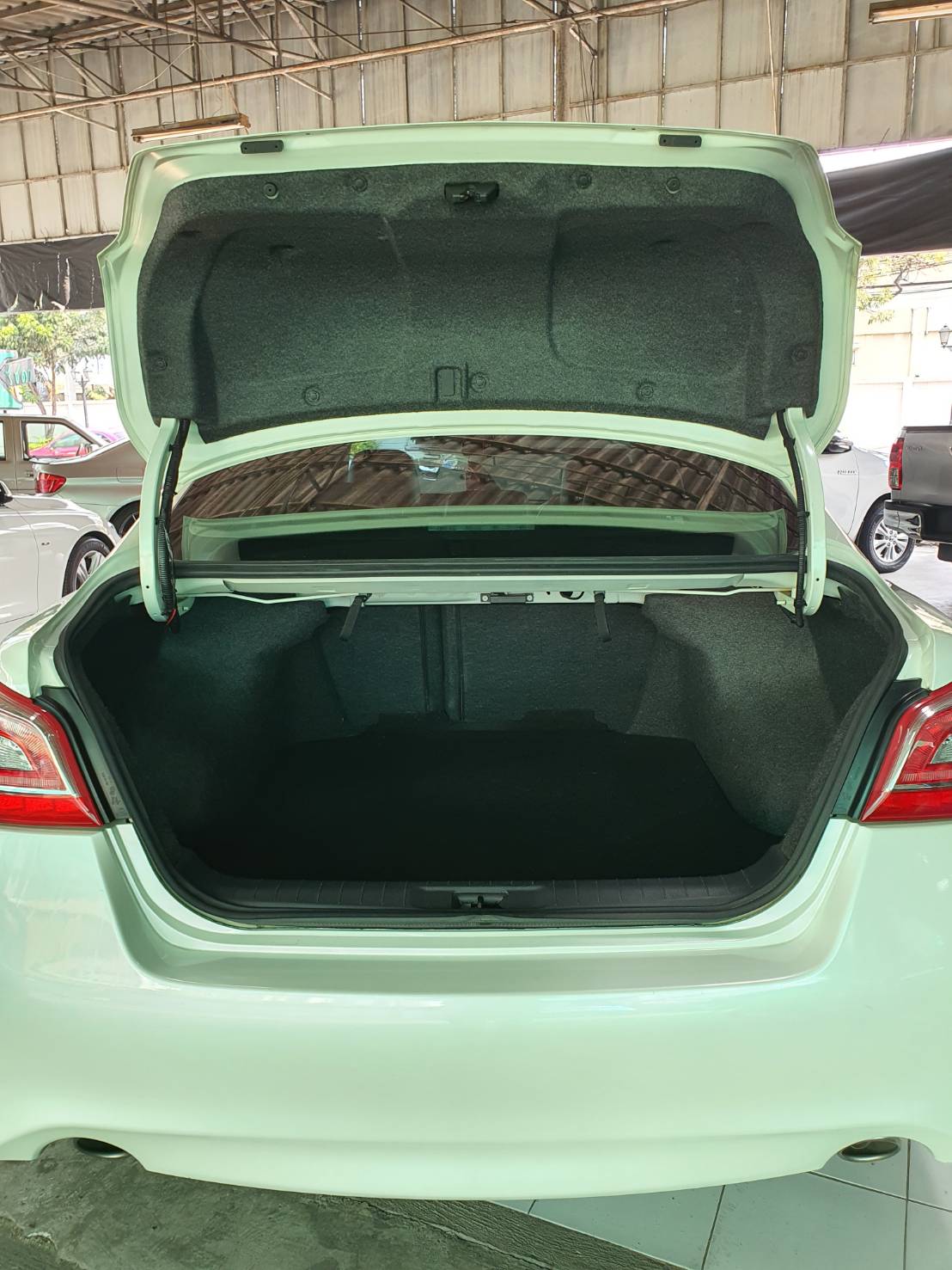 Nissan Teana 2.0XL ปี 2014 สีขาวมุก รถสวยพร้อมใช้