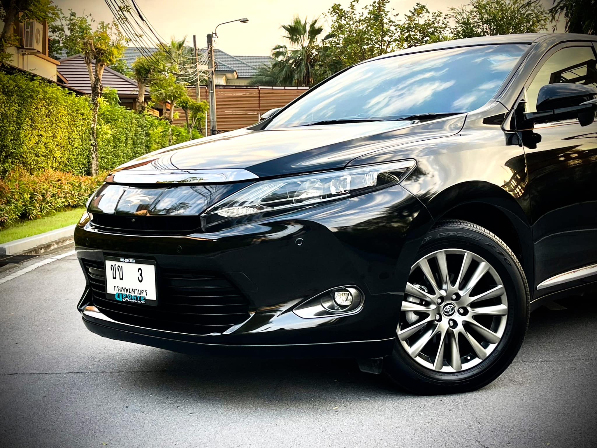 Toyota Harrier ￼รถบ้านมือเดียว สวยจับใจ ของจริงคันนี้