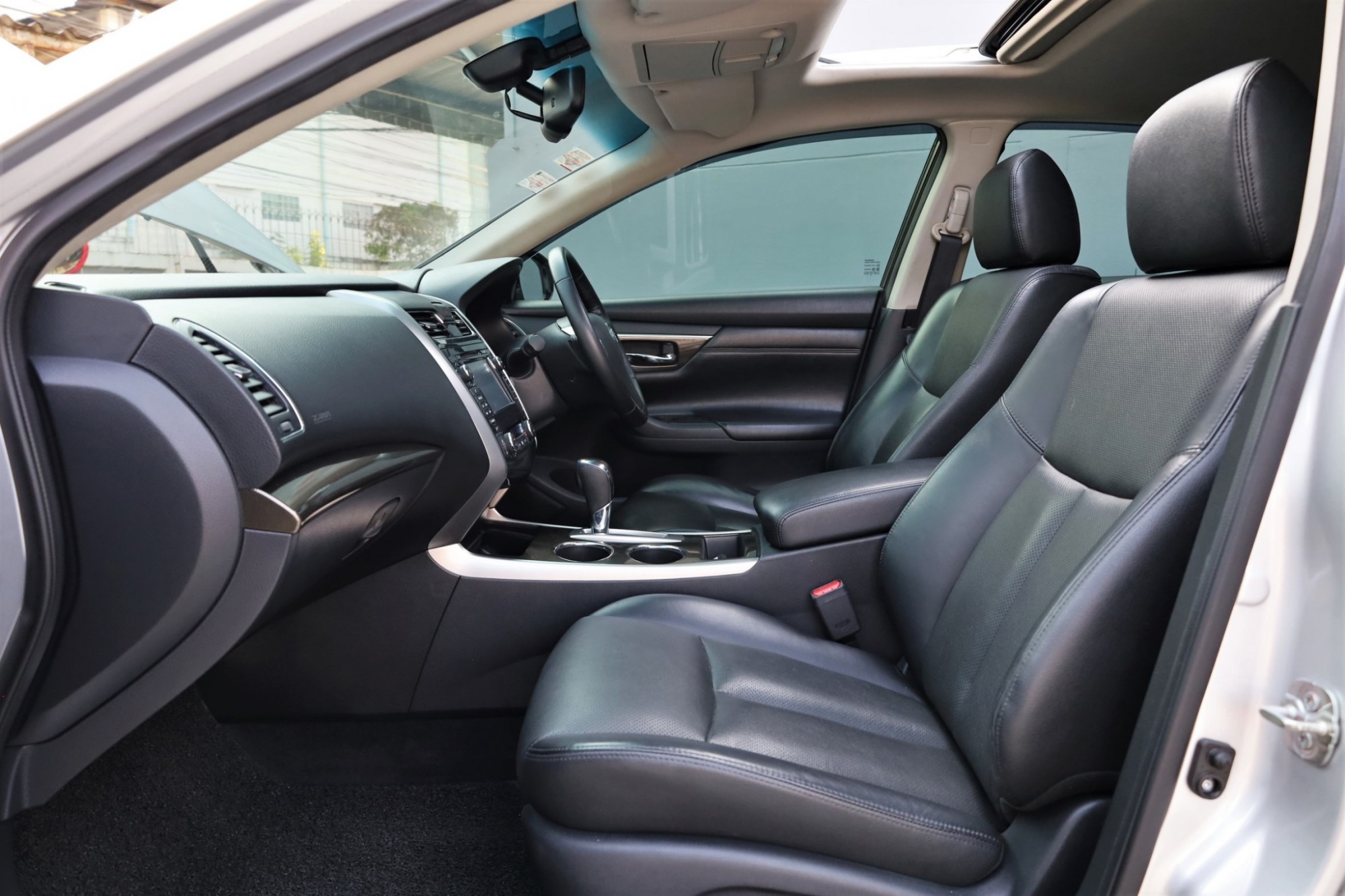 2018 NISSAN TEANA 2.0XL auto หลังคาซันรูฟ ไมล์ 61,xxx km. ฟรีดาวน์