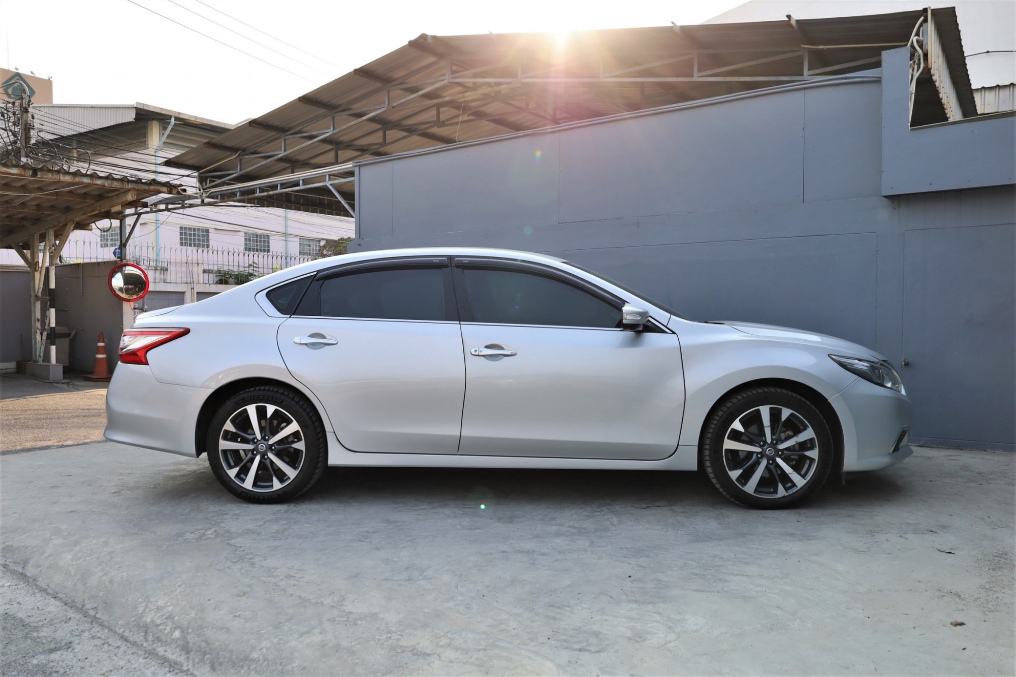 2018 NISSAN TEANA 2.0XL auto หลังคาซันรูฟ ไมล์ 61,xxx km. ฟรีดาวน์