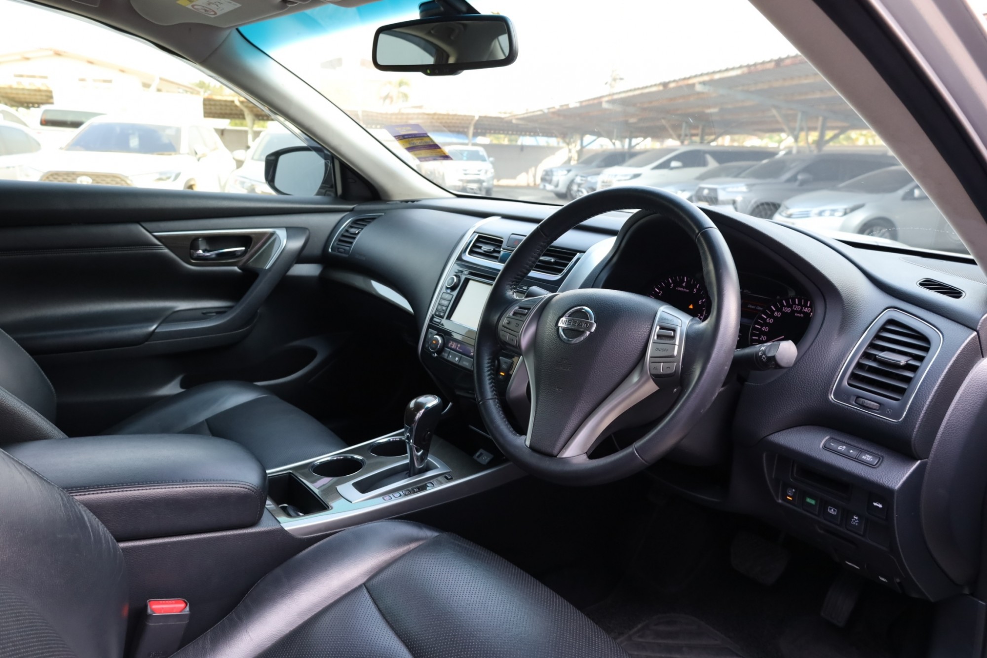2018 NISSAN TEANA 2.0XL auto หลังคาซันรูฟ ไมล์ 61,xxx km. ฟรีดาวน์